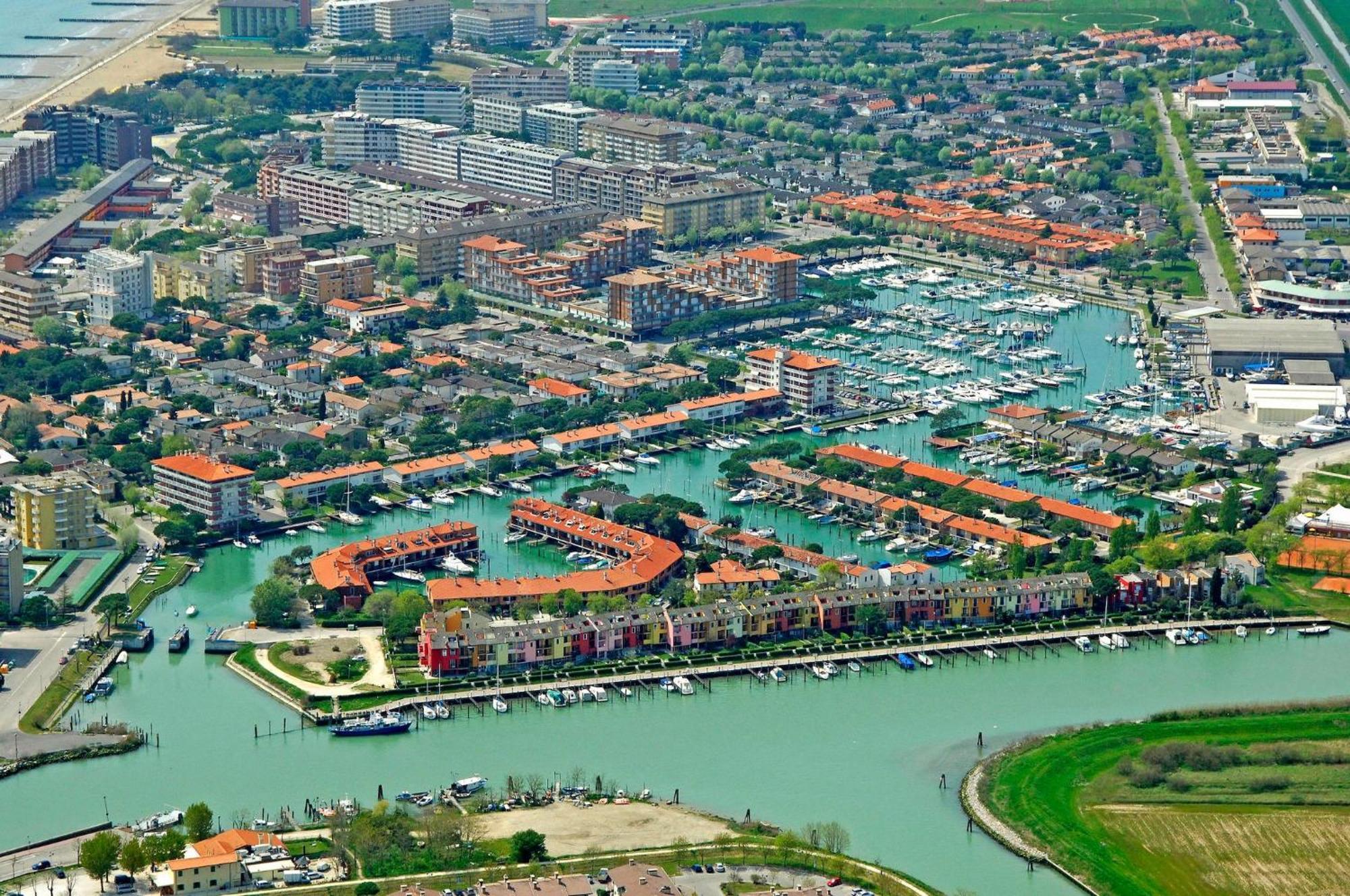 Bright Apartment With Pool Porto Santa Margherita di Caorle Εξωτερικό φωτογραφία