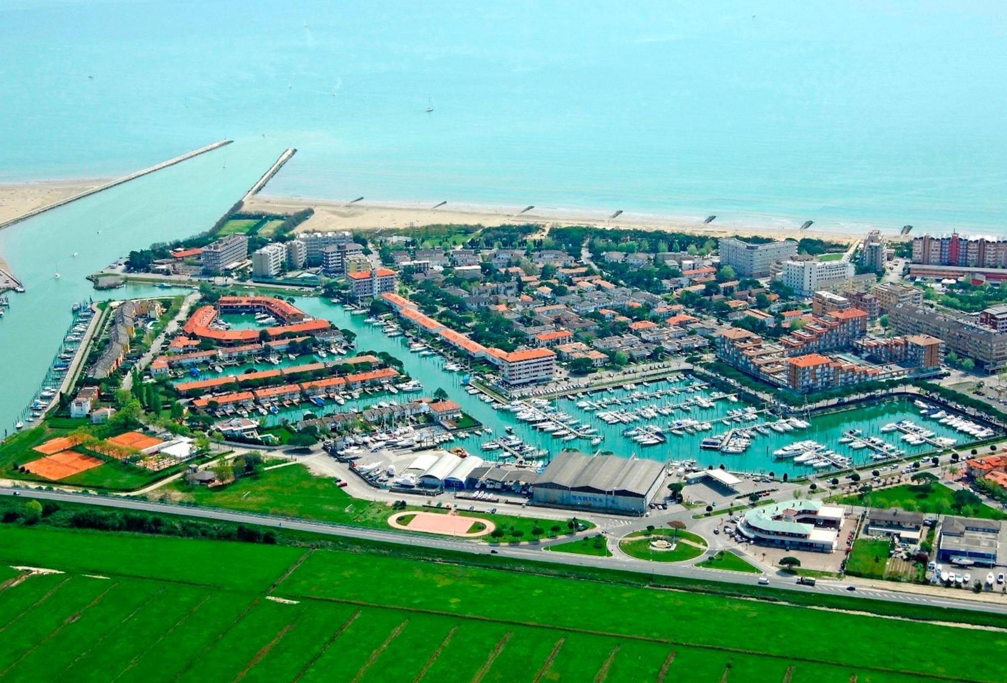 Bright Apartment With Pool Porto Santa Margherita di Caorle Εξωτερικό φωτογραφία