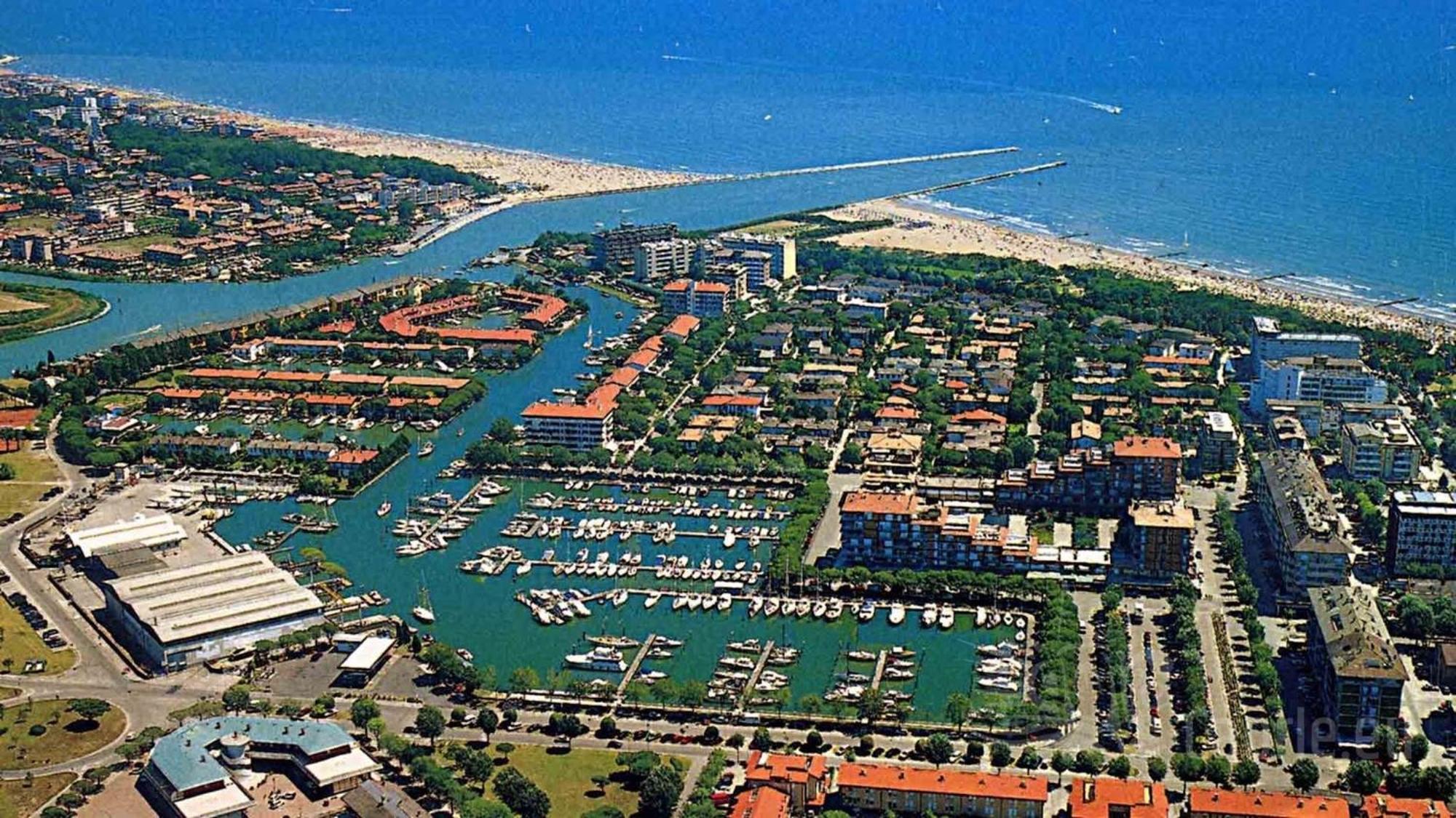 Bright Apartment With Pool Porto Santa Margherita di Caorle Εξωτερικό φωτογραφία